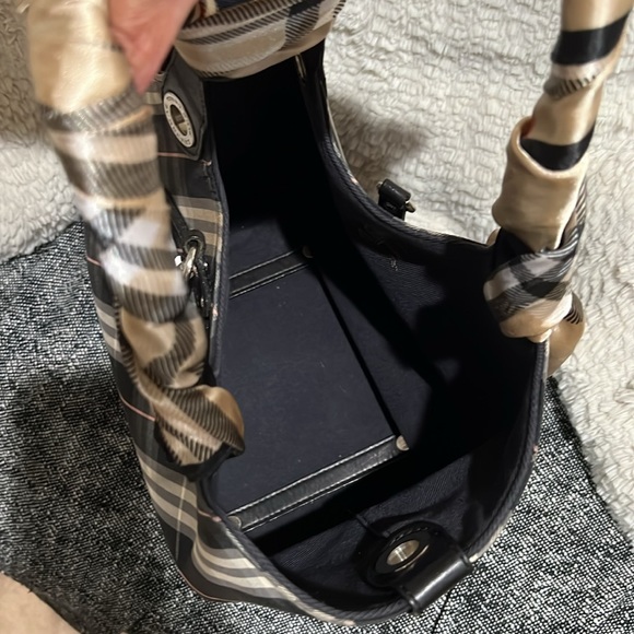 $99. Burberry London played . Blue label. Medium bag . - Picture 4 of 10